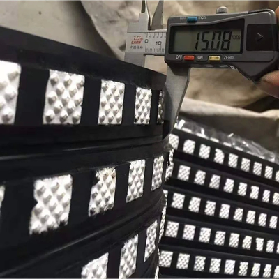 Konveyor Panjang Disesuaikan Pulley Lagging Wear Resistant Flat Surface
