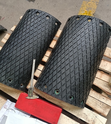 Bolt On Conveyor Pulley Lagging Lagging Rim Karet Keramik yang Dapat Diganti Lagging
