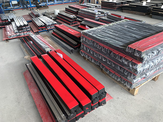 Conveyor Impact Cradle Slide Bar 65A Impact Pad Untuk Belt Conveyor