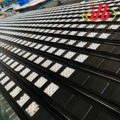 Pakaian tahan Conveyor Drum Karet Keramik Pulley Lagging Sheet